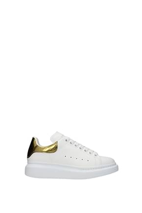 Alexander McQueen أحذية رياضية oversized نساء جلد أبيض ذهب